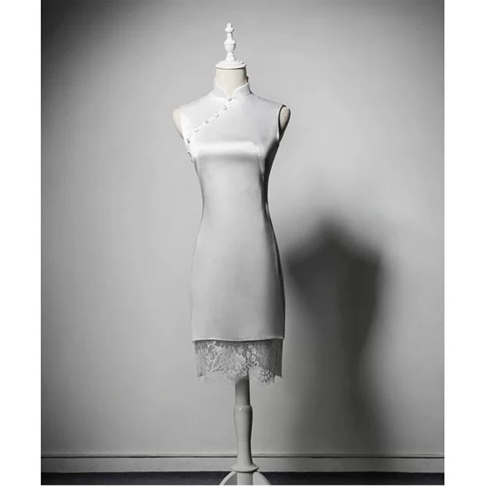 Sleeveless White A-line Dress with Lace Hem Cheongsam